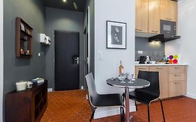 Droite - Bright Studio In The Old Town